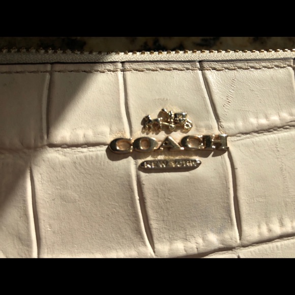 Coach Zippy Wallet - Picture 3 of 7